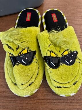 Grinch Green Faux-Fur Slip-On Slippers by - NWOT - Size 13/14